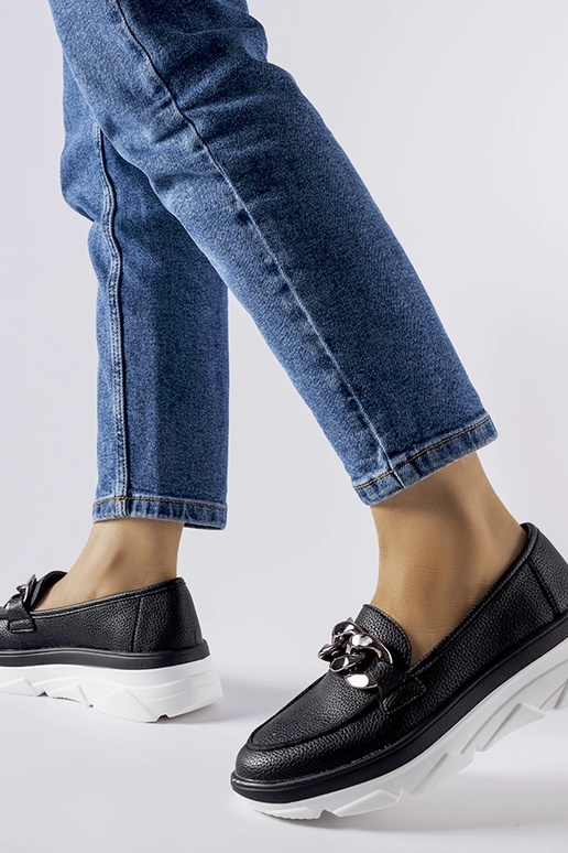 Mocassins noirs avec chaîne, « Vinceza »