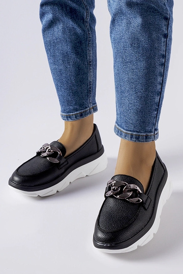Mocassins noirs avec chaîne, « Vinceza » 2