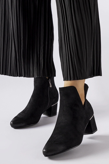 Bottines noires à petit...