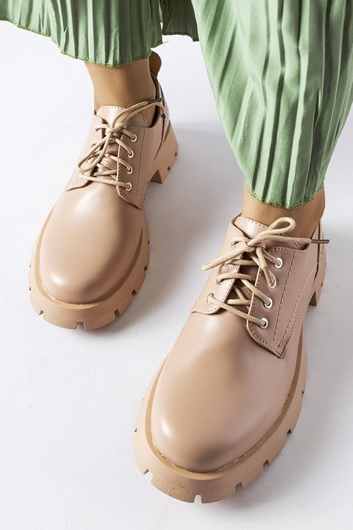 Chaussures Charleston beiges finition... Chaussures Charleston beiges finition...