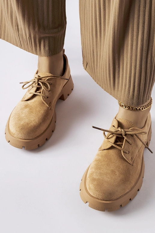 Mocassins bruns sur semelle massive,...