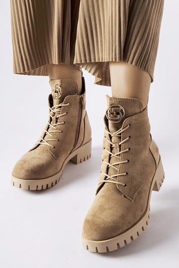 Bottes isolées en daim artificiel couleur sable Noha