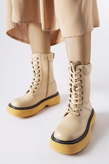 Bottes de travail isolées...