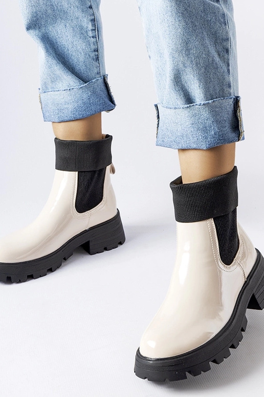 Bottes de travail beiges à enfiler...