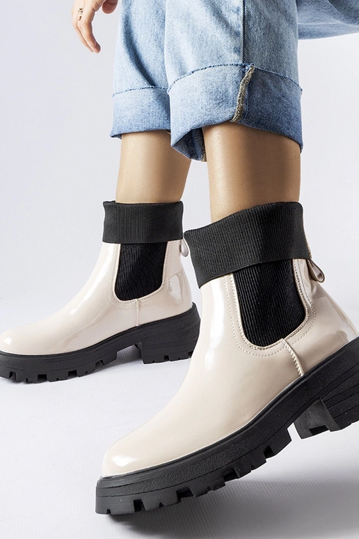 Bottes de travail beiges à enfiler...