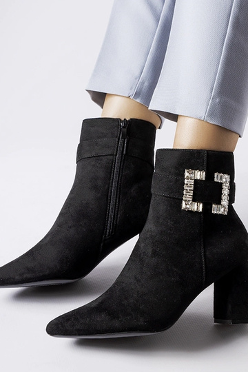 Bottines noires à talon... 2