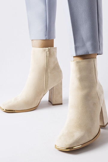 Bottines Cheney beiges à talon