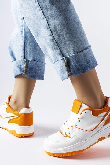 Baskets Barrette blanches et oranges 2