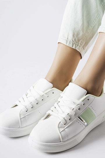 Chaussures de sport blanches avec accessoires menthe de Marei 2