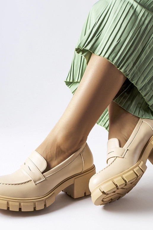 Mocassins classiques couleur sable...