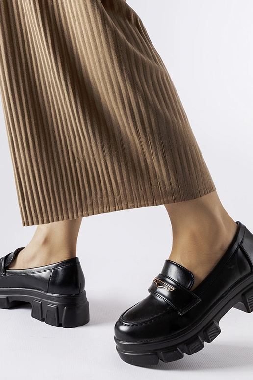 Mocassins noirs avec semelle visible... Mocassins noirs avec semelle visible...