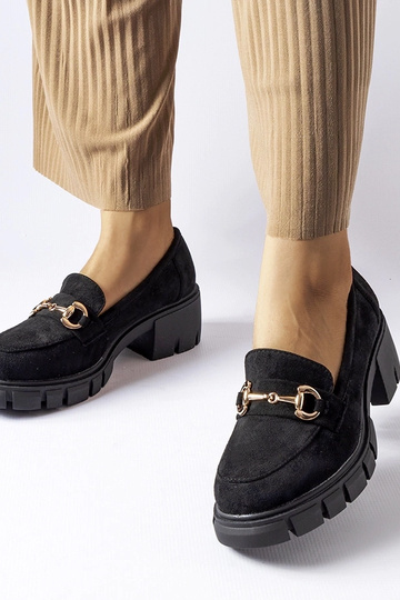 Chaussures à talons hauts...