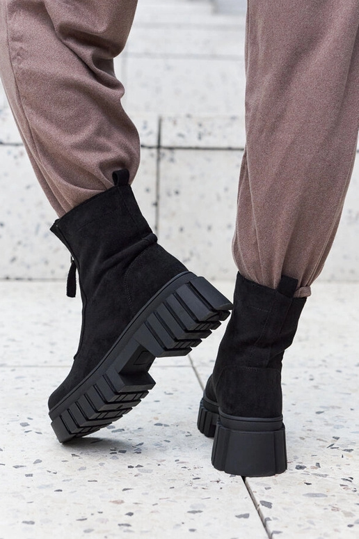 Bottines noires isolées pour femmes...