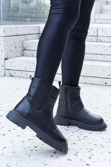 Bottes de neige isolées...