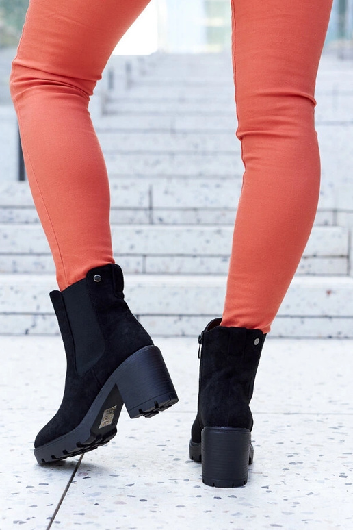 Bottes isolées noires en daim...