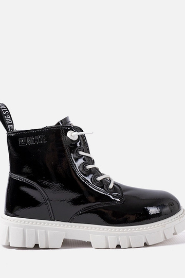 Bottines vernies noires, «...