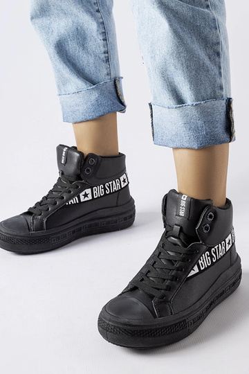 Baskets noires isolées Big...