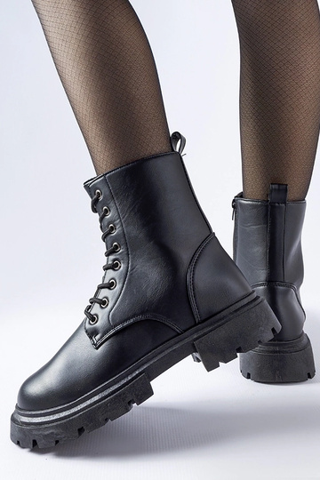 Bottes noires isolées pour... 2