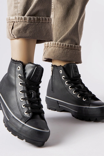 Baskets noires isolées Big...