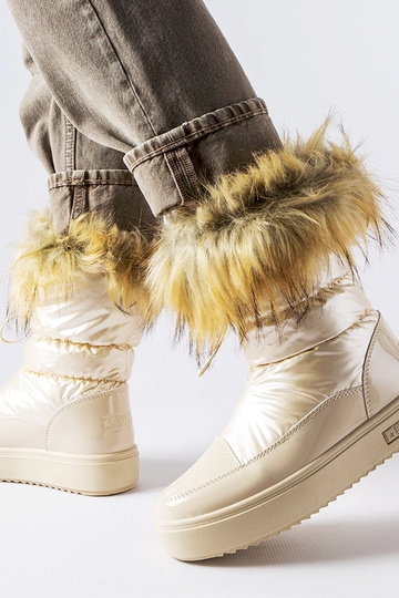 Bottes de neige isolées beiges MM274380