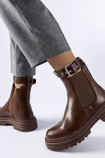 Bottines marron à fermoir... 2