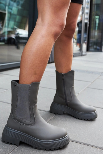 Bottines vertes isolées sur...