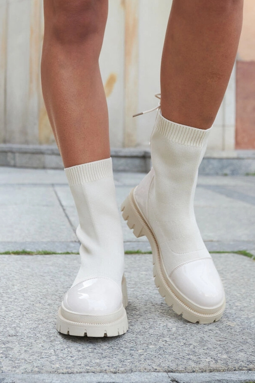 Bottines en cuir verni beige Albertina Bottines en cuir verni beige Albertina