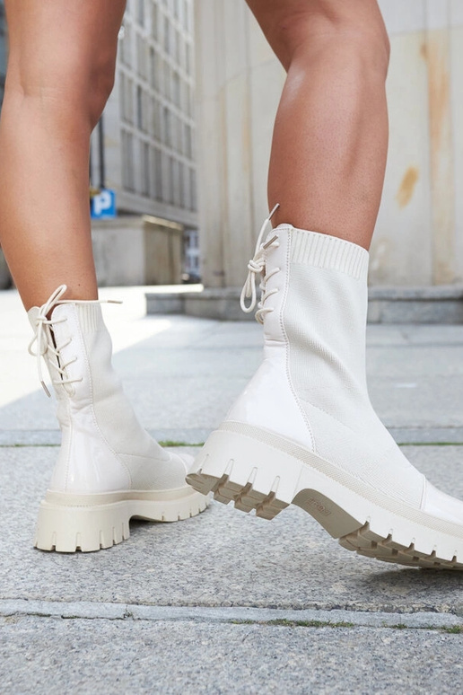 Bottines en cuir verni beige Albertina Bottines en cuir verni beige Albertina