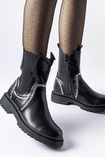 Bottines noires ornées de...