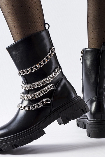 Bottines noires à chaînes...