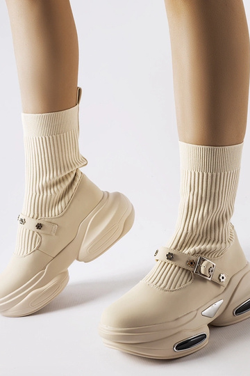 Bottines crème avec tiges chaussettes par Ivana