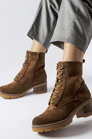 Bottines à lacets marron...