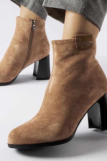 Bottines élégantes couleur sable sur talon, „Serbadone"