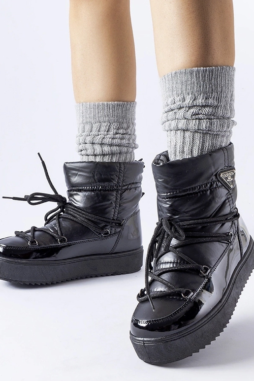 Bottes de neige isolées noires avec... Bottes de neige isolées noires avec...