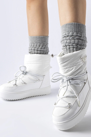 Bottes de neige blanches...