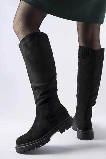 Bottes plates isolées... 2