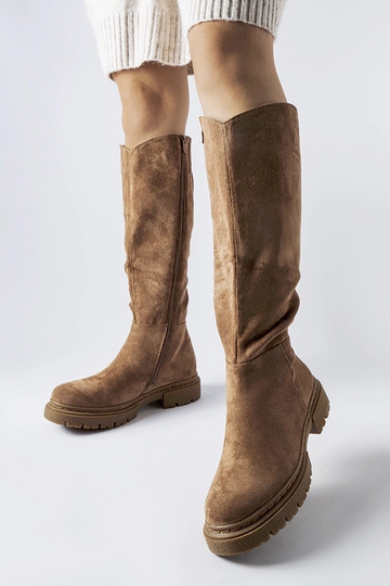 Bottes plates isolées...