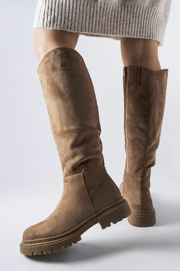 Bottes plates isolées... 2