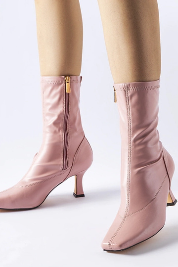 Bottines à talon bas roses...