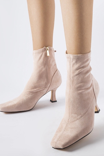 Bottines à talon bas roses...