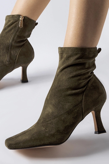 Bottines vertes à talon bas... 2