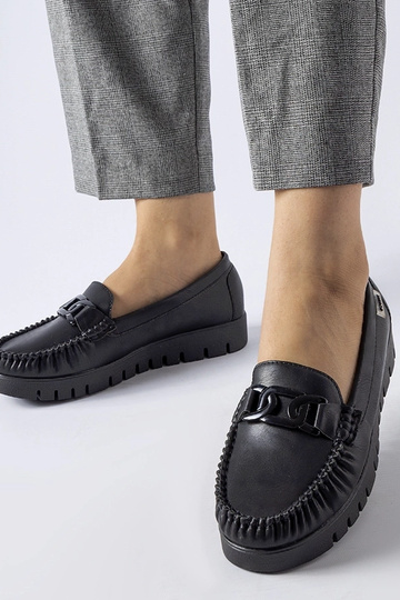 Mocassins noirs à boucle et talon compensé de Lionella