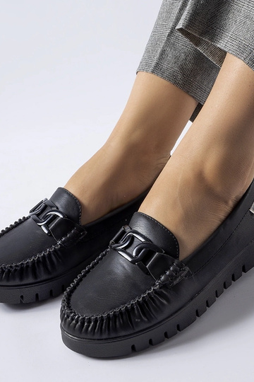 Mocassins noirs à boucle et talon compensé de Lionella 2