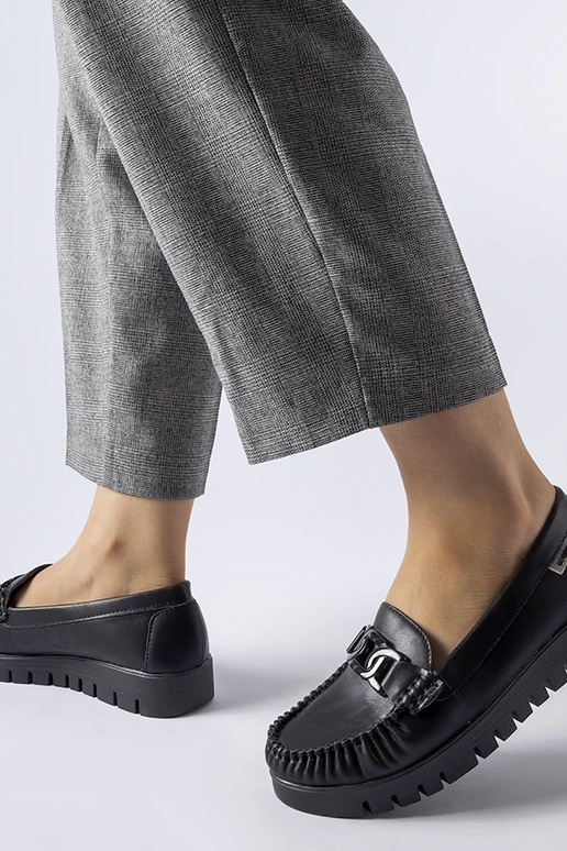 Mocassins noirs à boucle et talon... Mocassins noirs à boucle et talon...