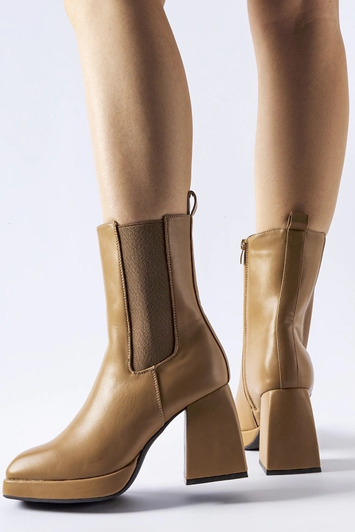 Bottines marron isolées à talon Adamo Bottines marron isolées à talon Adamo