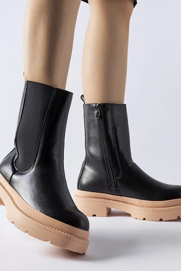 Bottines noires à semelles...