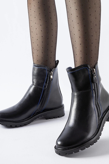 Botines noirs avec un fil décoratif bleu Nereo