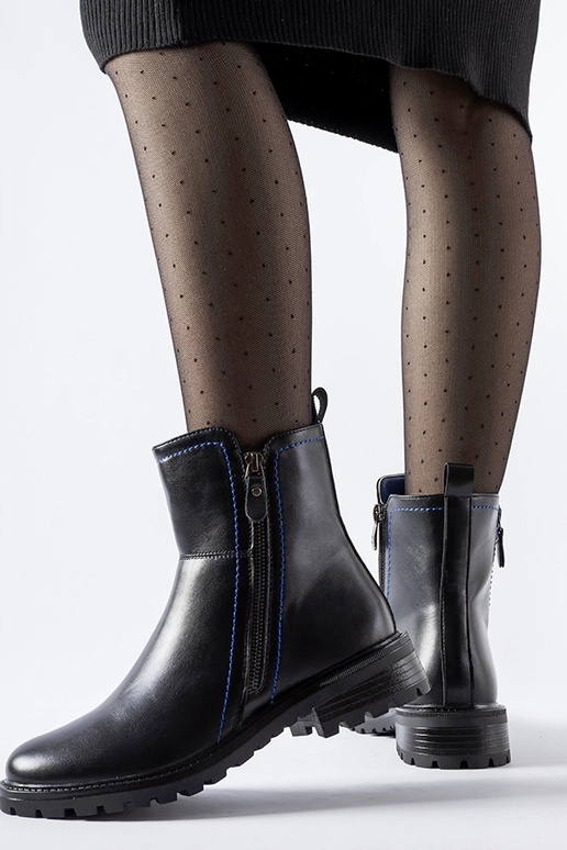 Botines noirs avec un fil décoratif...