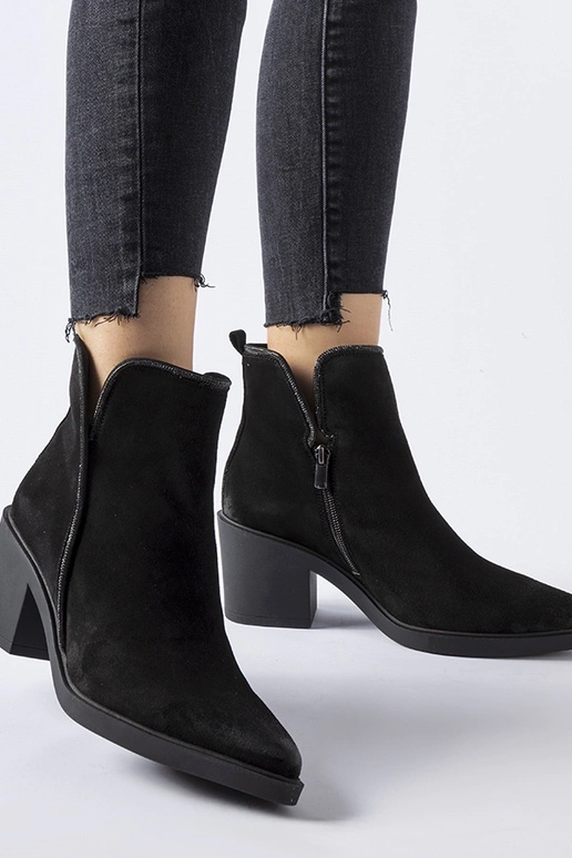 Botines noirs en daim à talon carré...