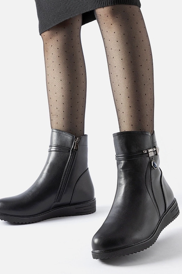 Botines isolées noires avec un pendentif décoratif Nola